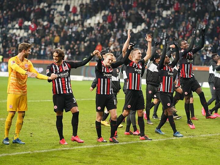 Grund zur Freude: Eintracht Frankfurt hat 5:0 gegen den FC Augsburg gewonnen.