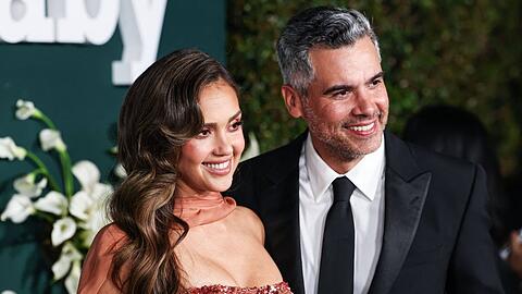 Jessica Alba und Cash Warren im November 2024 in Los Angeles.