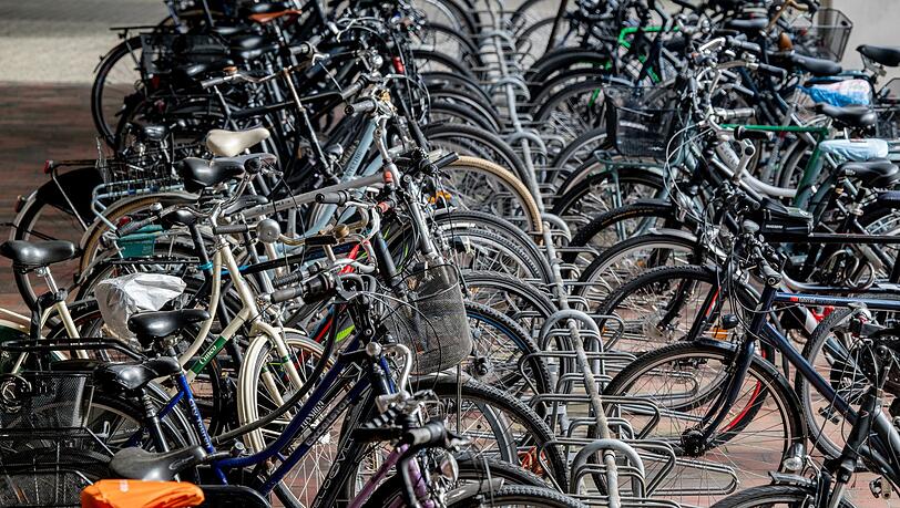Statistisch besitzt jeder Mensch in Deutschland mehr als ein Fahrrad. Mietangebote haben es da schwer. (Archivbild)