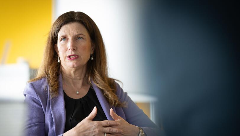 Commerzbank-Chefin Bettina Orlopp erkl&auml;rt, wie sie eine &Uuml;bernahme durch die Unicredit abwehren will.