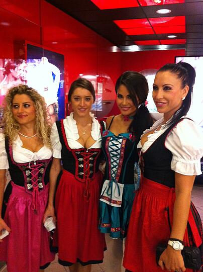 Sexy Mia Gray hat sich im Beate Uhse-Shop umgesehen. Hier gibt's die Bilder!