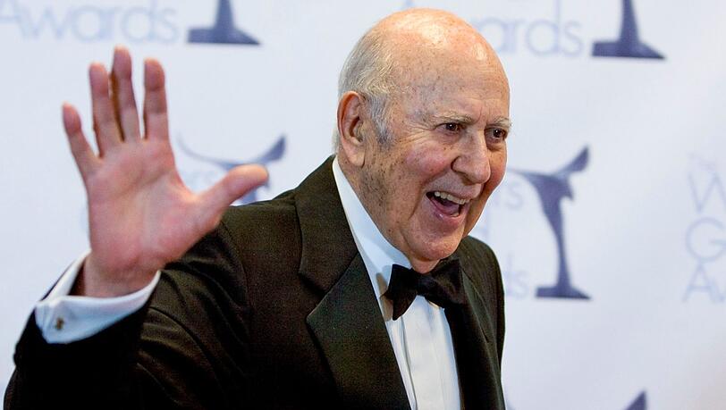 Der US-Regisseur Carl Reiner ist im Alter von 98 Jahren gestorben. Der US-Regisseur Carl Reiner ist im Alter von 98 Jahren gestorben.