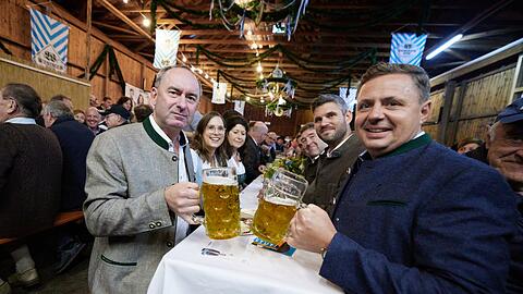 Michael Koller, hier mit seinem Parteichef Hubert Aiwanger, wird Landrat im Berchtesgadener Land. (Archivfoto)