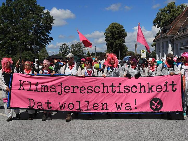 Klimaaktivisten ziehen durch Viersen.
