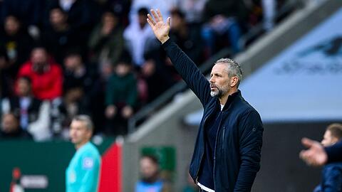 Leipzigs Trainer Marco Rose gestikuliert.