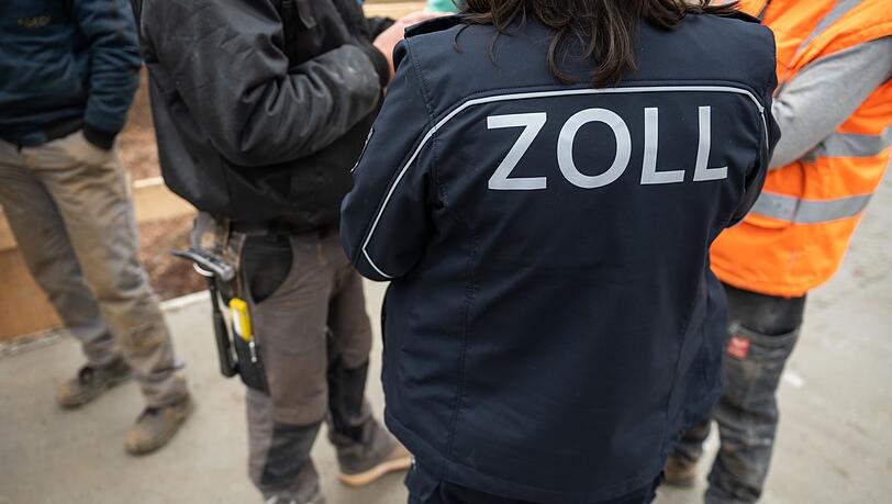 Nach einer bundesweiten Razzia haben die Zollbehörden mehr als 800 Ermittlungsverfahren wegen Schwarzarbeit und illegaler Beschäftigung eingeleitet. (Archivbild)