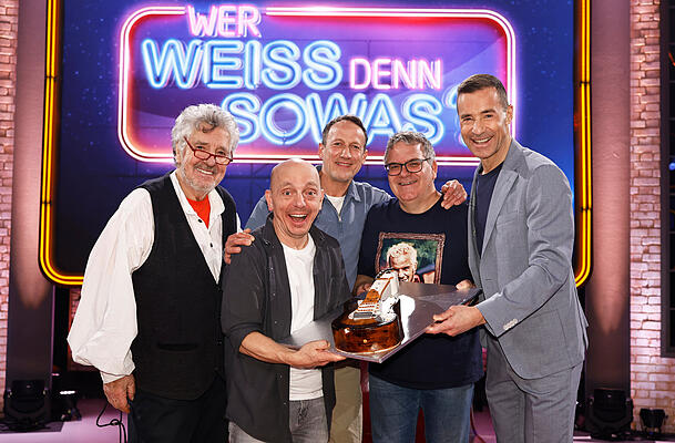 Bei "Wer wei&szlig; denn sowas?" durfte Michael Schanze (li.) sein Allgemeinwissen beweisen. Ein kleines Gest&auml;ndnis hatte er auch im Gep&auml;ck.