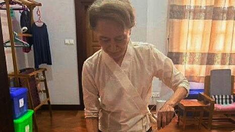 Die Milit&auml;rregierung ver&ouml;ffentlichte auch Fotos, die Suu Kyi an ihrem Geburtstag im Juni zeigen sollen.
