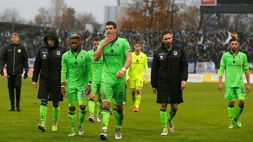 21. Spieltag: SV Wacker Burghausen - TSV 1860 2:0. Nahe der österreichischen Grenze zeigen die Sechzger ein schlechtes Spiel, verlieren zurecht. Offenbar Wacker-Fans sorgen diesmal für Ärger, als sie Stangen und Befestigungen im Gästebereich mit Schmierseife einschmieren. Die Werksfeuerwehr muss anrücken, weswegen das Spiel überhaupt erst stattfinden kann. Torschützen: Fehlanzeige