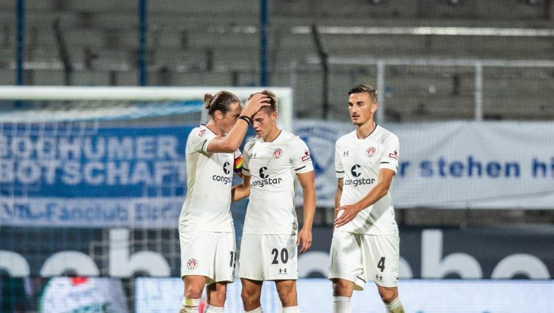 Nach dem Spielende können sich Paulis Spieler über den Punktgewinn freuen.
