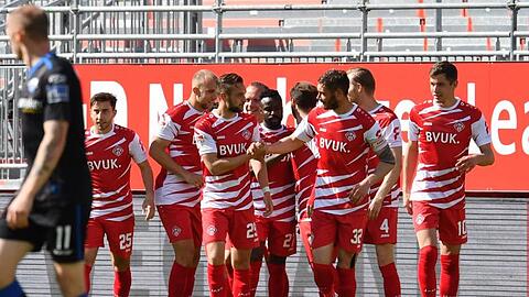 Die Würzburger Kickers verabschiedeten sich zumindest mit einem Punkt gegen Paderborn aus der 2. Liga.