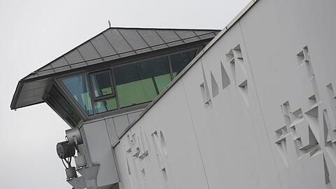 Die 13 Klimaaktivisten sitzen derzeit in der Justizvollzugsanstalt Stadelheim.