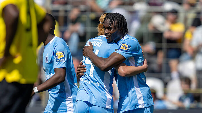 Dickson Abiama (r.) hat die Löwen mit seinem 2. Saisontreffer in Führung geschossen.