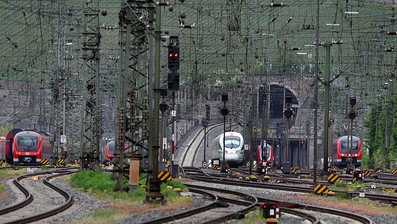 Der Schienenpersonennahverkehr in Bayern boomt wie nie: Fast zwölf Milliarden Kilometer legten die Fahrgäste im vergangenen Jahr in den bayerischen Zügen zurück. (Symbolbild)