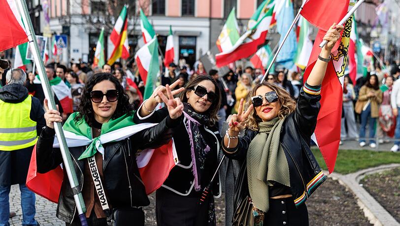 Die Polizei sprach zum Auftakt von rund 250 Demonstrierenden.