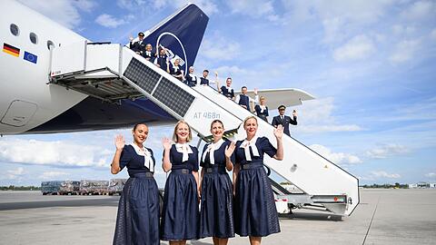 Auf ausgew&auml;hlten Fl&uuml;gen tr&auml;gt die Trachtencrew der Lufthansa ihre neuen Outfits.