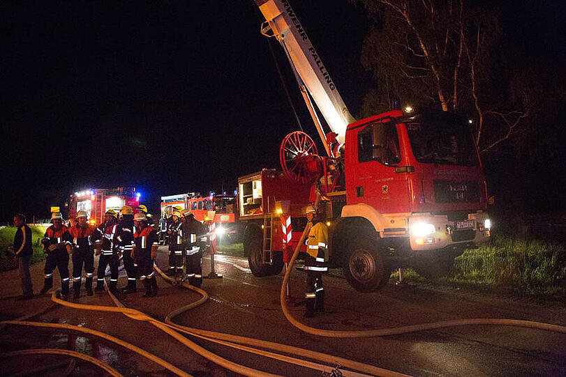 Die Bilder vom Stallbrand in Taching am See.