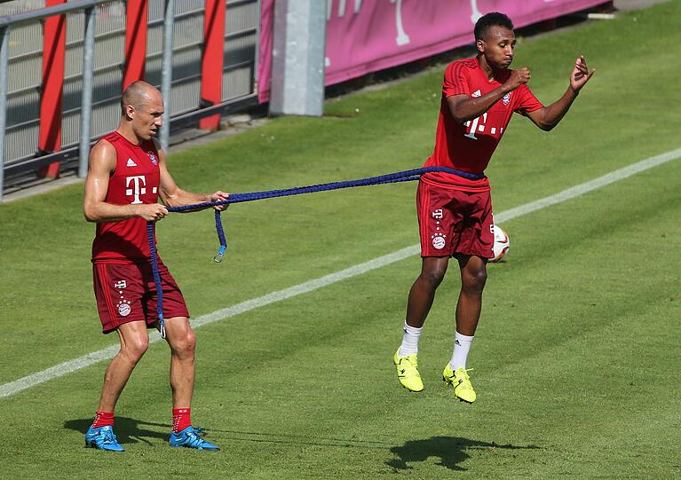 Bei über 30 Grad: Hier schuften die Bayern-Stars am Dienstagmorgen für die Saisonvorbereitung.