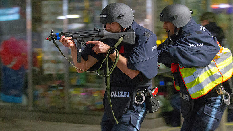 Schreckensszenario Terroranschlag - die Münchner Polizei probt den Ernstfall in einer mehrstündigen Übung am Hauptbahnhof - die Bilder.
