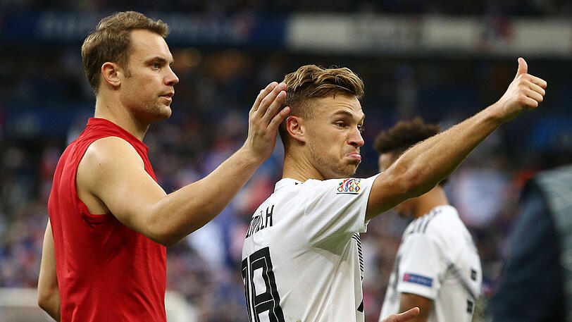 Muss Joshua Kimmich trösten: Manuel Neuer (li.) nach der Frankreich-Pleite.