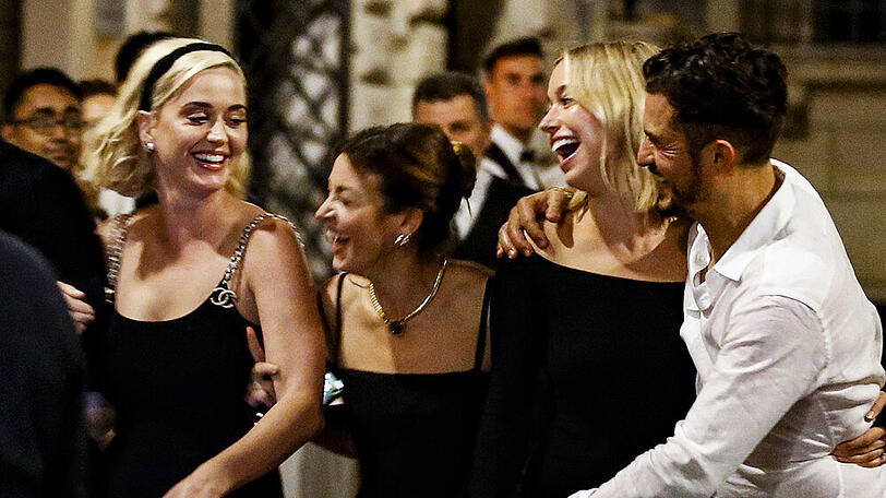 Katy Perry und Orlando Bloom - außen - feiern mit Freunden die Hochzeit von Designerin Misha Nonoo in Rom