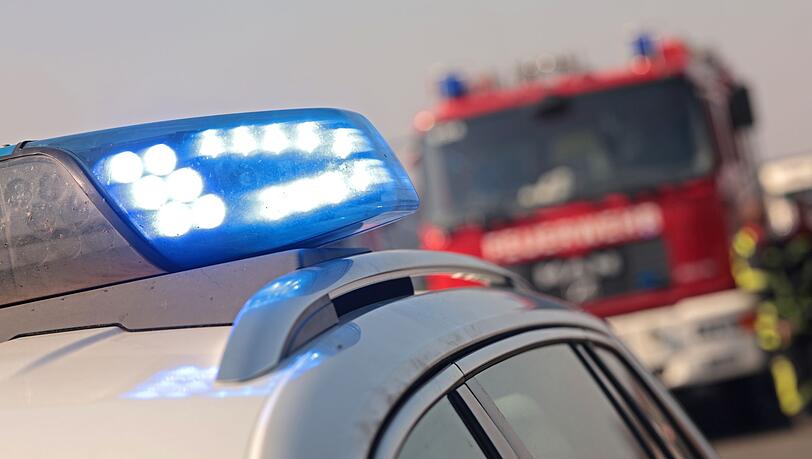 Der Lastwagenfahrer wurde bei dem Brand laut Polizei leicht verletzt. (Symbolbild)