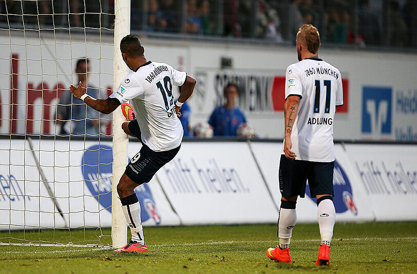 Die Löwen verpassten trotz bester Gelegenheiten weitere Treffer: Erst ärgerte sich Rubin Okotie über einen verschossenen Elfmeter (70.)...