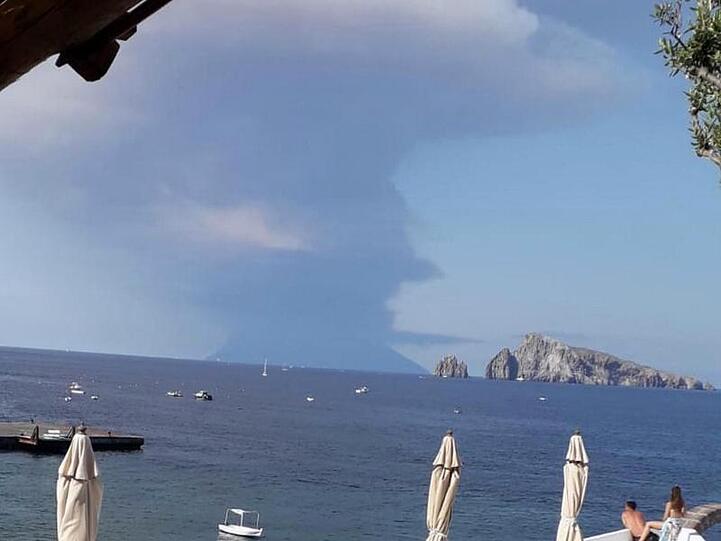 Ein heftiger Ausbruch des Vulkans Stromboli in Italien hat Touristen und Einwohnern Angst und Schrecken eingejagt.