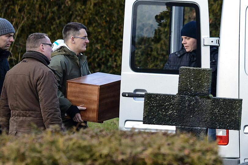 Die Polizei hebt ein Grab in Lichtenberg aus: Liegt hier Peggy?
