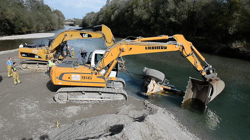 An einer Kies-Entnahmestelle am Fluss Tiroler Achen ereignete sich der schwere Unfall.