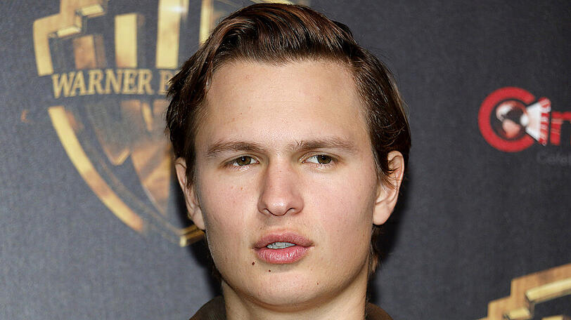 Ansel Elgort will mehr als eine Person lieben dürfen