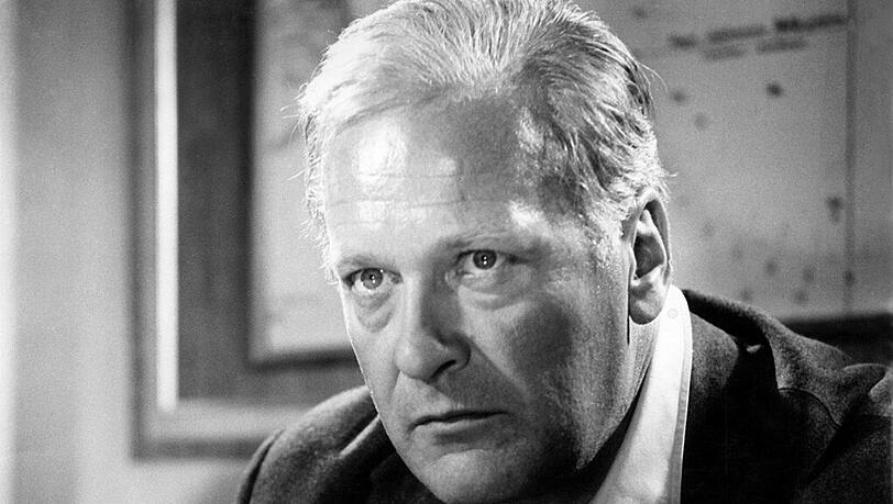 Was ist Ihr nächster Zug? Curt Jürgens im Film von 1960. Was ist Ihr nächster Zug? Curt Jürgens im Film von 1960.