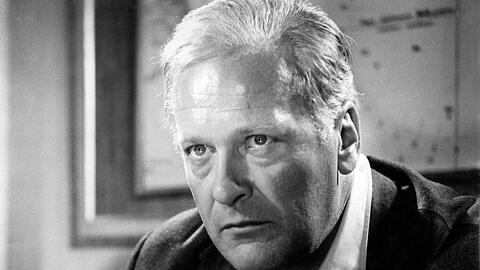 Was ist Ihr nächster Zug? Curt Jürgens im Film von 1960.