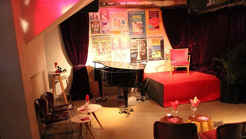 Wie soll ein kleines Privattheater wie das Hofspielhaus mit wenigen Zuschauern ökonomisch funktionieren? Wie soll ein kleines Privattheater wie das Hofspielhaus mit wenigen Zuschauern ökonomisch funktionieren?