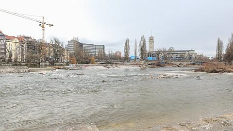 Die Isar hat derzeit noch viel Wasser.