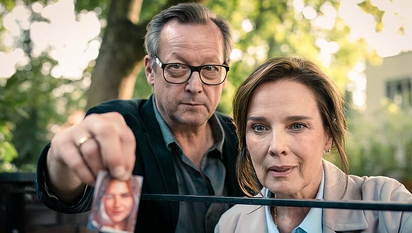 "Eine Nacht in Bangkok": Katharina (Désirée Nosbusch) und Hektor (Matthias Brandt) sind auf Spurensuche. "Eine Nacht in Bangkok": Katharina (Désirée Nosbusch) und Hektor (Matthias Brandt) sind auf Spurensuche.