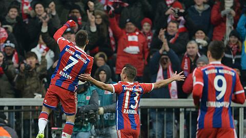 Bayern-Freude nach dem 1:0 durch Franck Ribéry. Das war bereits sein 100. Pflichtspieltor für die Bayern.
