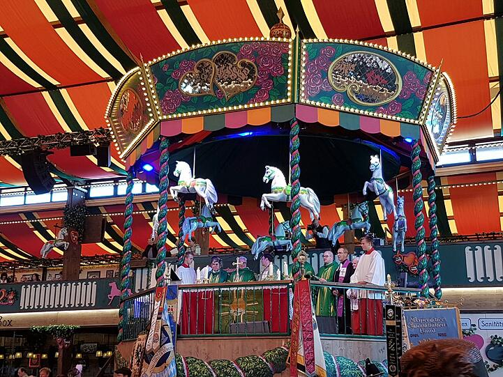 Wiesn-Gottesdienst am Donnerstag - die Bilder aus dem Marstall.