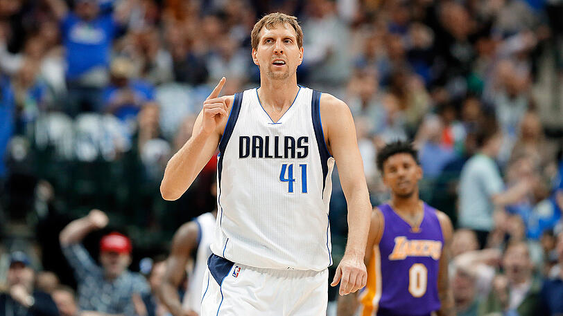 Spielt er bis zu seinem Vertragsende, hat Dirk Nowitzki insgesamt 20 Jahre bei den Dallas Mavericks verbracht.