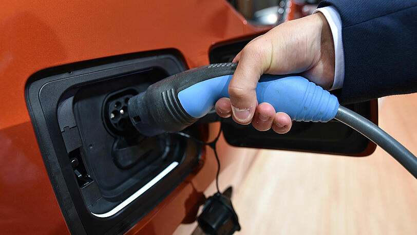 Laden statt tanken: Alternative Antriebe kommen immer mehr in Mode. Laden statt tanken: Alternative Antriebe kommen immer mehr in Mode.