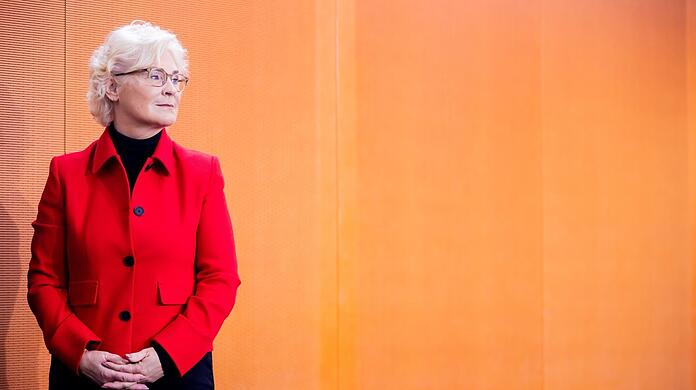 Christine Lambrecht sieht sich als Opfer der medialen Berichterstattung. Diese lasse eine sachliche Diskussion kaum zu, beklagte sie bei ihrem Rücktritt.