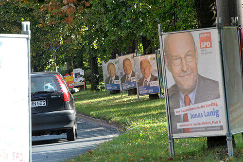 Wahlplakate begegnen uns bis zum 28. September an jeder Ecke. Doch offen ist, ob sie aus der Menge herausstechen und ihre Botschaft auch den Bürger erreicht.