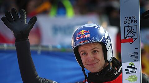 Andreas Wellinger rückte im Gesamtweltcup wieder näher an Rang eins heran.