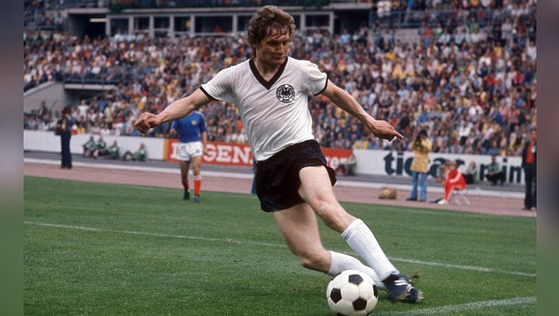 Dieter Herzog bei der Fußball-Weltmeisterschaft 1974. Dieter Herzog bei der Fußball-Weltmeisterschaft 1974.