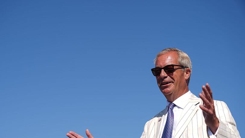Brexit-Vork&auml;mpfer Nigel Farage kehrt wieder ins Parlament zur&uuml;ck.