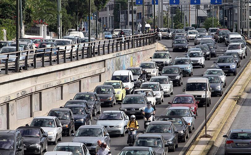Vereinsamte Bahnhöfe, leer stehende Busse, Autolawinen in den Straßen: Streiks legen öffentlichen Verkehr in Athen lahm. Die Bilder.