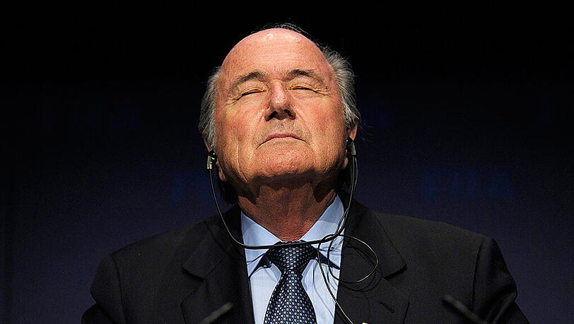 Kaum zu glauben: Joseph Blatter bleibt noch sechs Monate Präsident der FIFA. Kaum zu glauben: Joseph Blatter bleibt noch sechs Monate Präsident der FIFA.