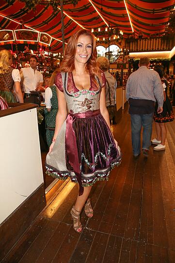Ohne ihren Mann, Thomas Helmer, unterwegs: Yasmina Filali.