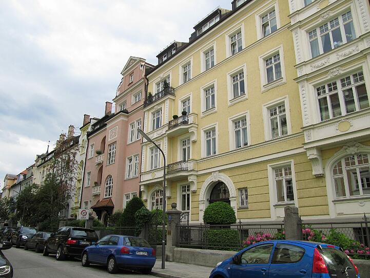 In der Rauchstraße sind die Häuser etwas schlichter, aber immernoch sehr schön.