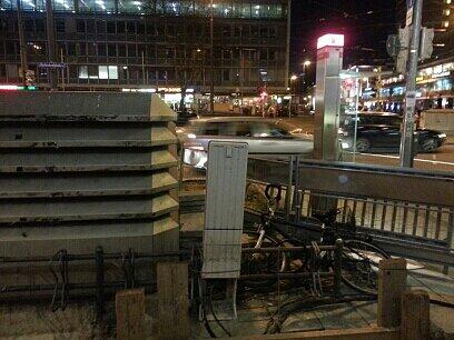 Eingesperrt: Vorsicht beim "wilden Parken" rund um die Baustellen am Hauptbahnhof. Foto: Strasser
